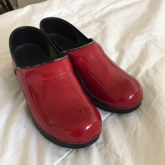 red patent dansko clogs